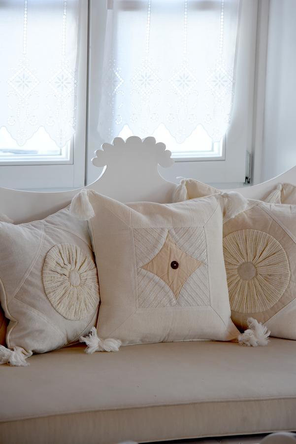 Hydra's Pearl - White Pearl * Hydra (Saronic Islands)